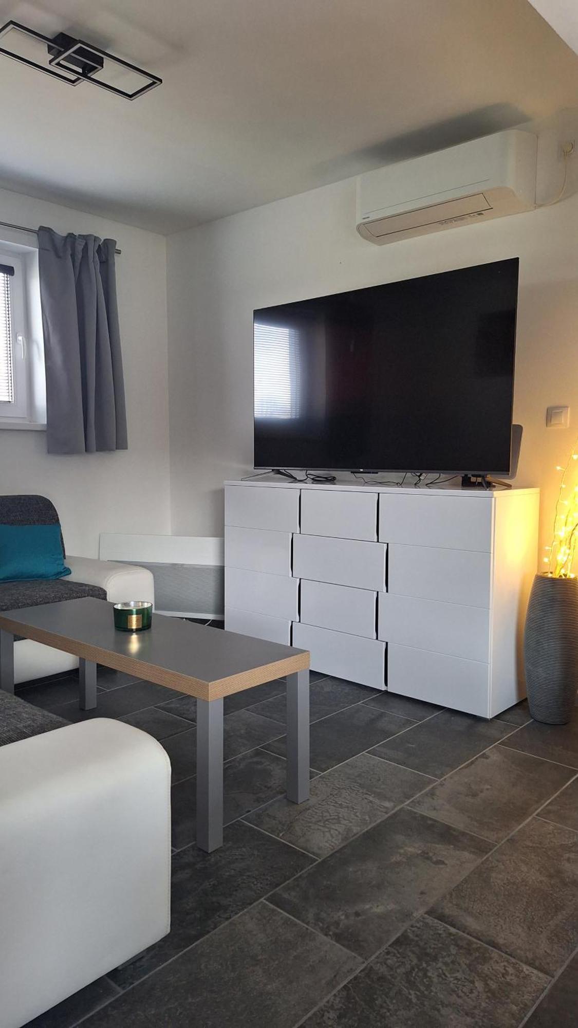 Bungalov Na Brehu Labe S Vlastnim Molem Pardubice Exteriör bild