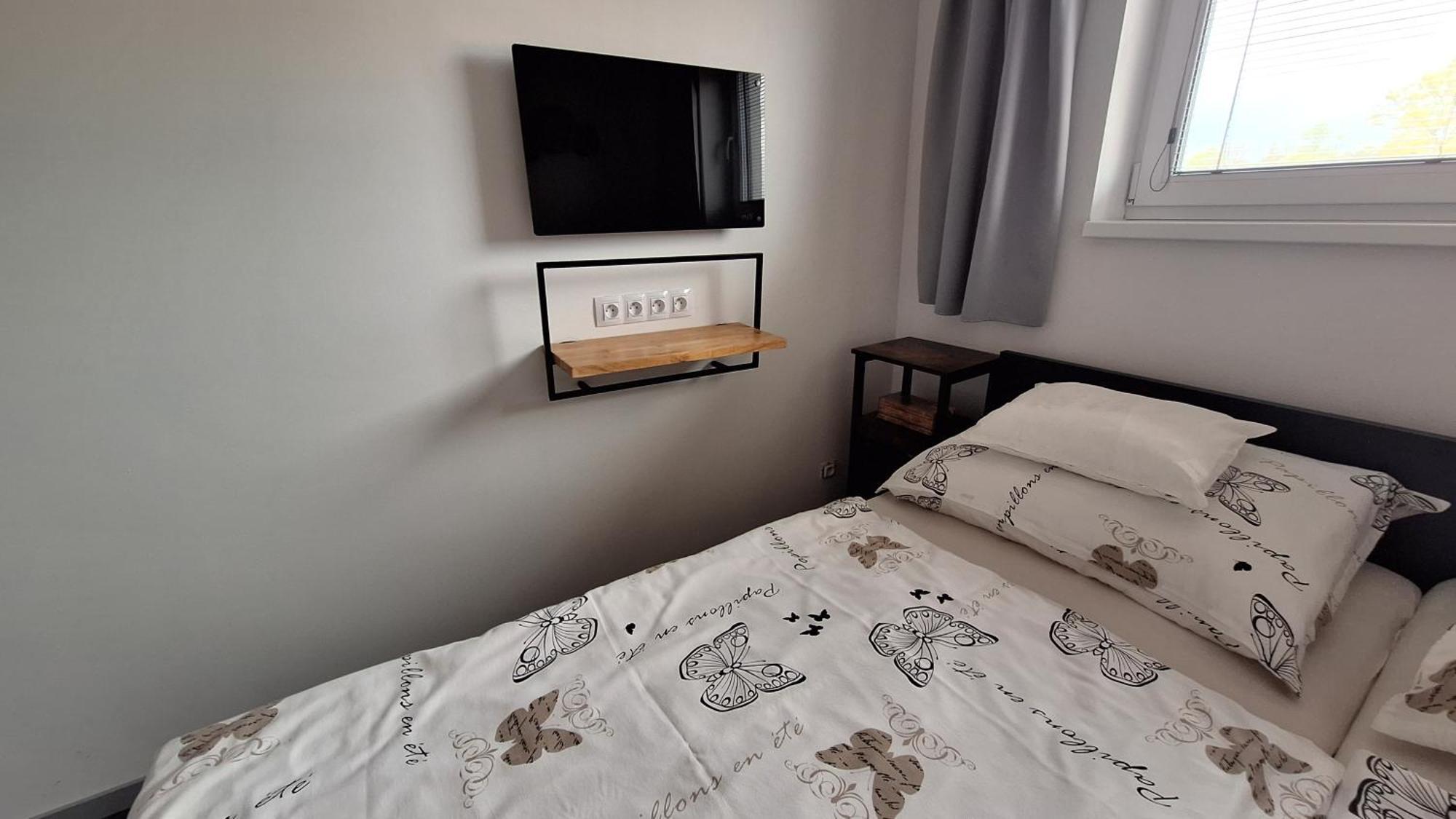 Bungalov Na Brehu Labe S Vlastnim Molem Pardubice Exteriör bild