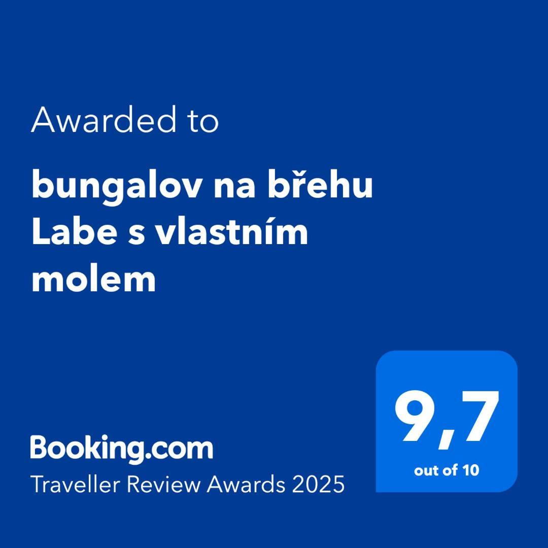 Bungalov Na Brehu Labe S Vlastnim Molem Pardubice Exteriör bild
