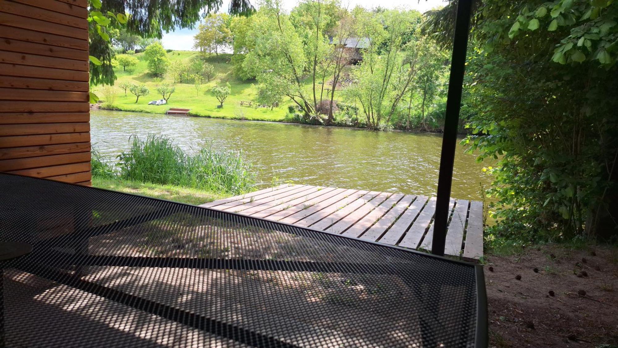 Bungalov Na Brehu Labe S Vlastnim Molem Pardubice Exteriör bild